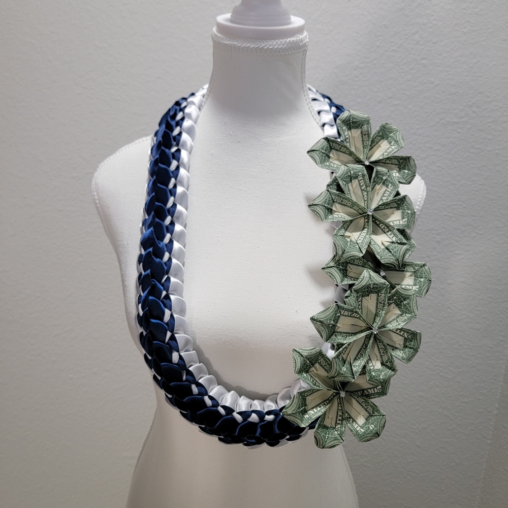 Graduation Money Lei - Picture 2 of 7
